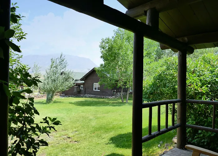 Trail Shop Inn Wapiti